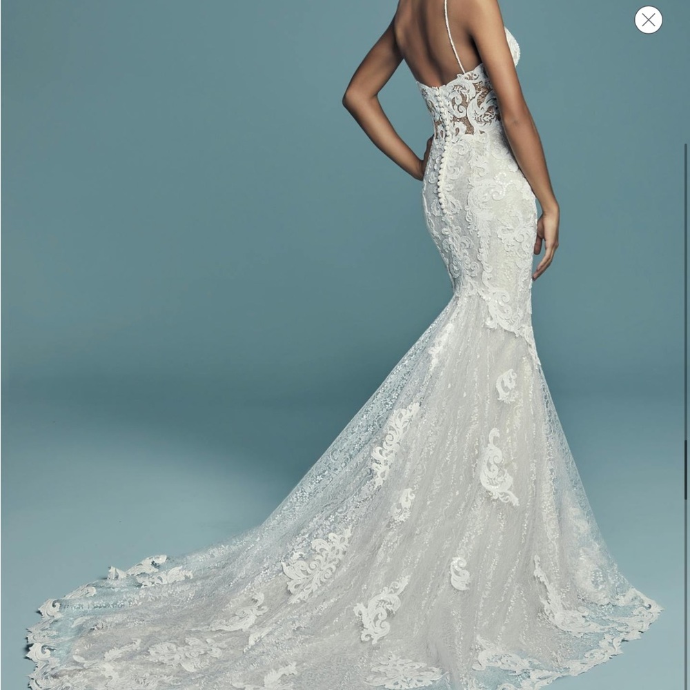 Maggie Sottero Ivory Floral Lace Wedding Dress - Picture 6 of 8